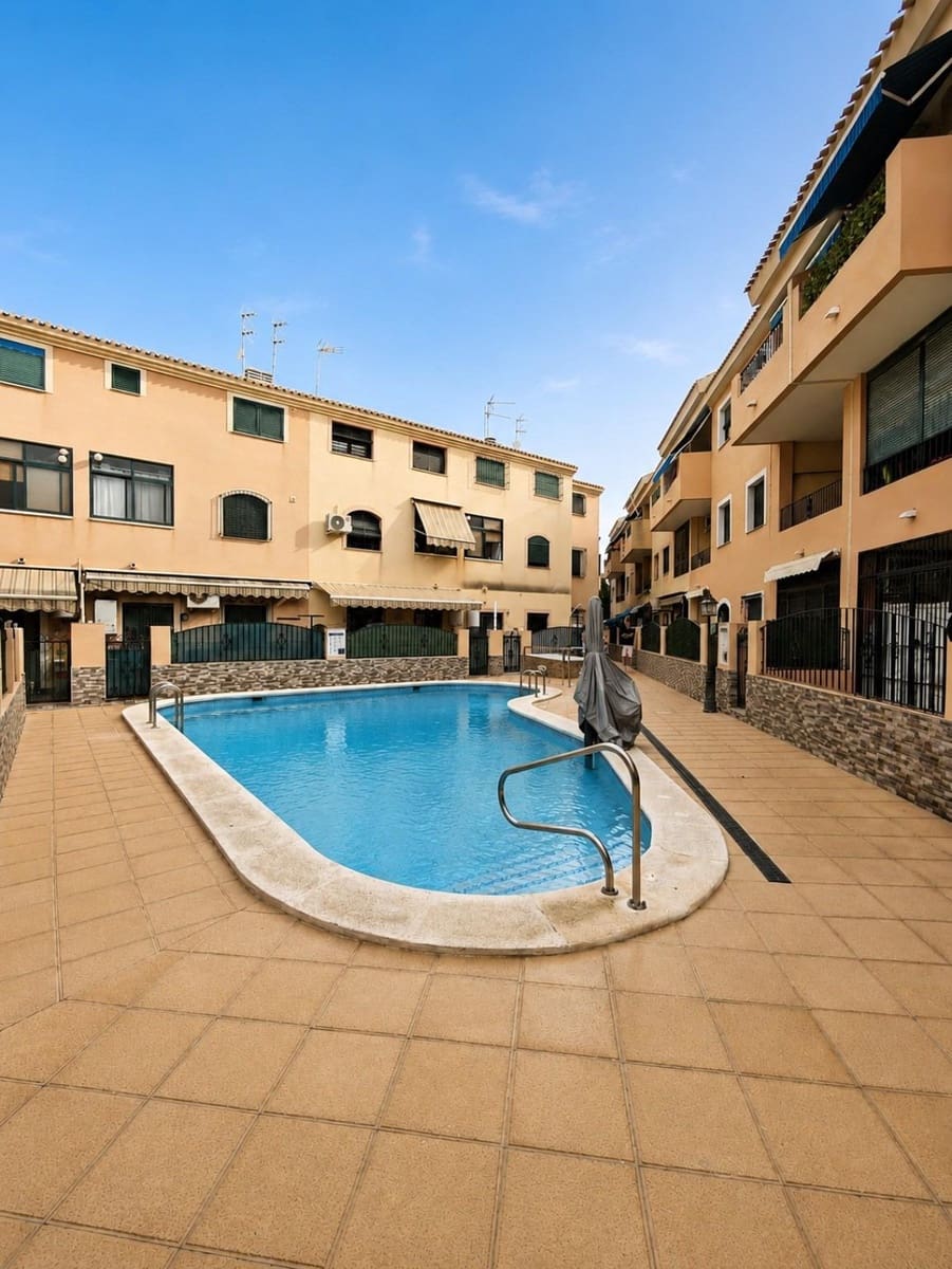 2 soveværelse Lejlighed til salg i Los Alcazares med swimmingpool - € 179.000 (Ref: 10127525)