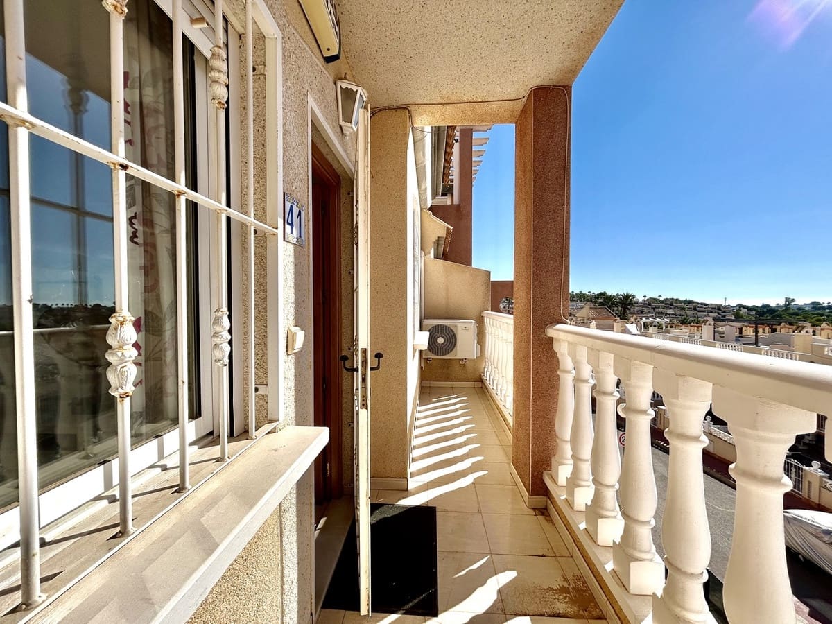 2 soveværelse Penthouse til salg i Villamartin med swimmingpool garage - € 135.000 (Ref: 10127535)