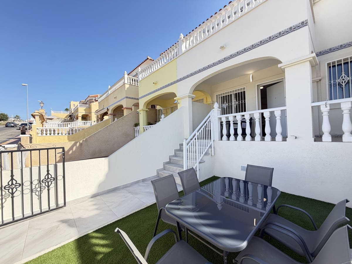 3 chambre Maison de Ville à vendre à Villamartin avec piscine - 199 995 € (Ref: 10153129)