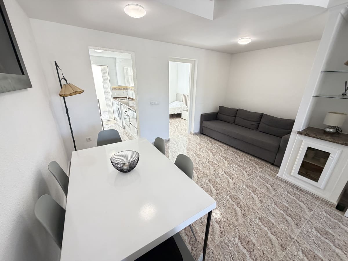 3 chambre Maison de Ville à vendre à Villamartin avec piscine - 199 995 € (Ref: 10153129)