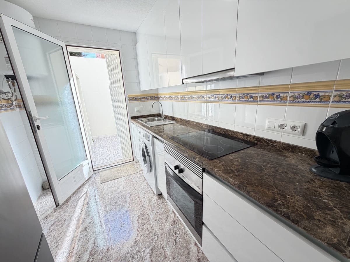 3 chambre Maison de Ville à vendre à Villamartin avec piscine - 199 995 € (Ref: 10153129)