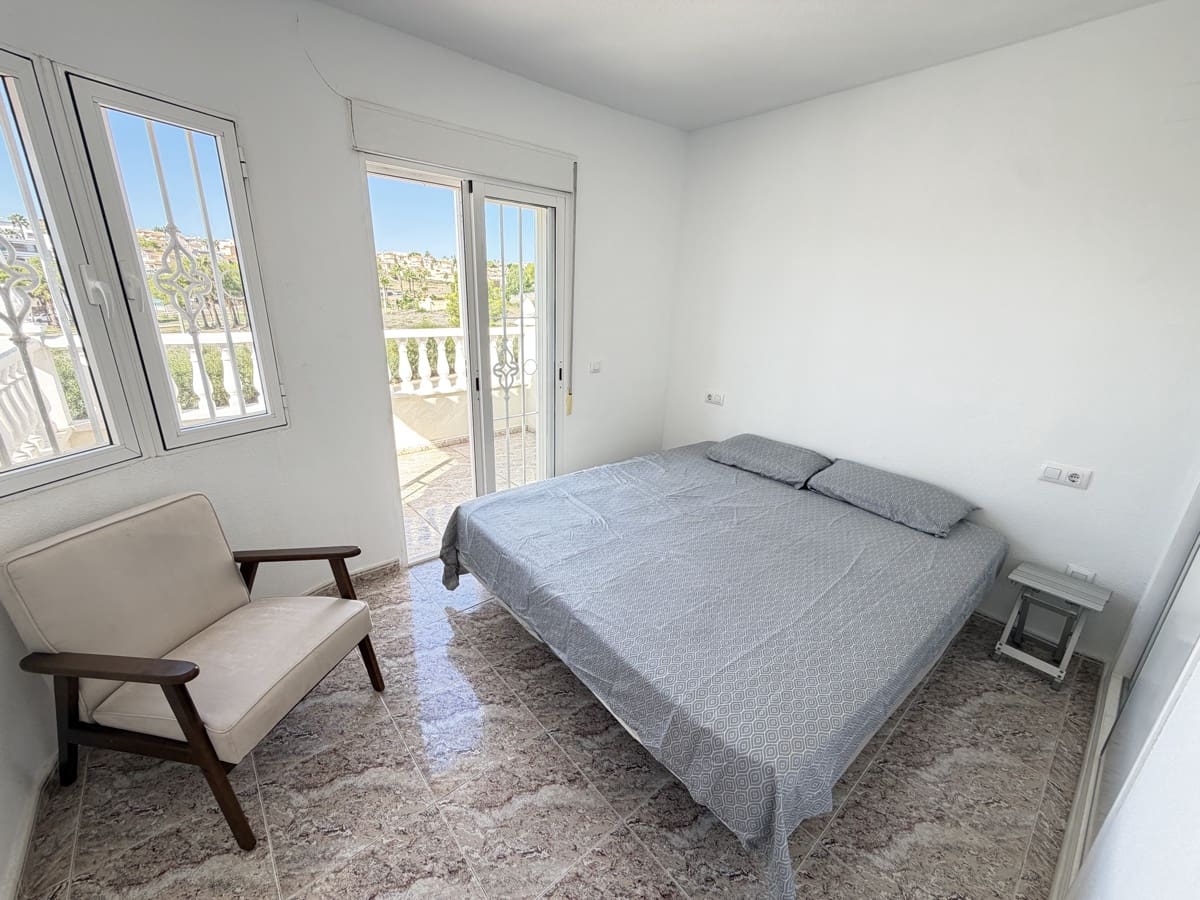 3 chambre Maison de Ville à vendre à Villamartin avec piscine - 199 995 € (Ref: 10153129)