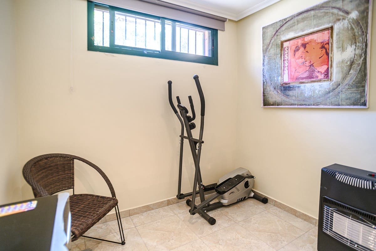 4 slaapkamer Villa te koop in Torrevieja met zwembad garage - € 310.000 (Ref: 10153139)