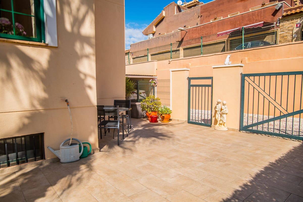 4 slaapkamer Villa te koop in Torrevieja met zwembad garage - € 310.000 (Ref: 10153139)