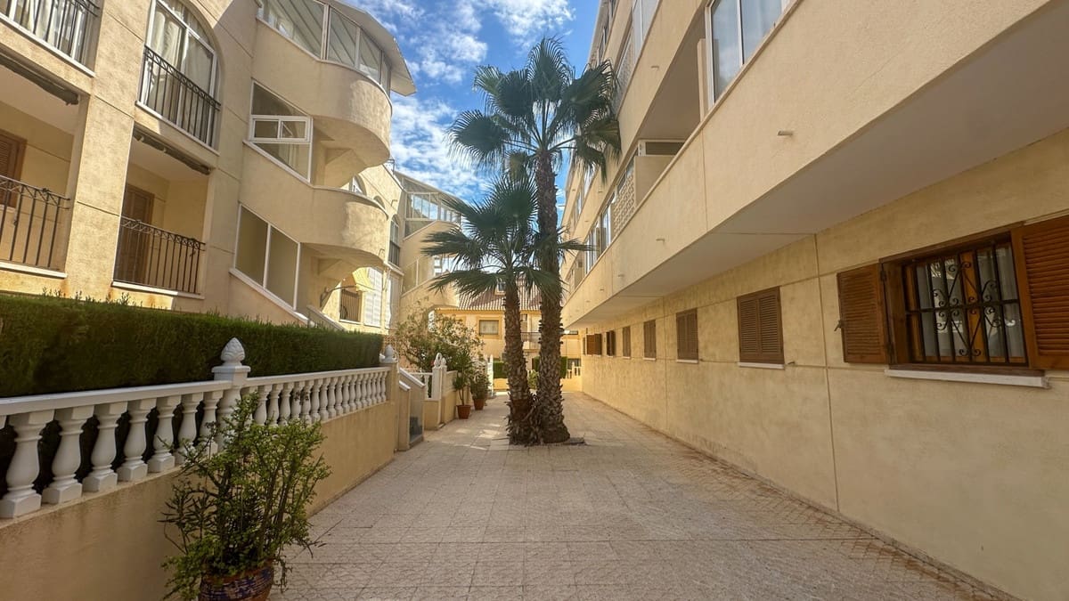 2 soveværelse Lejlighed til salg i La Zenia - € 165.000 (Ref: 10168105)