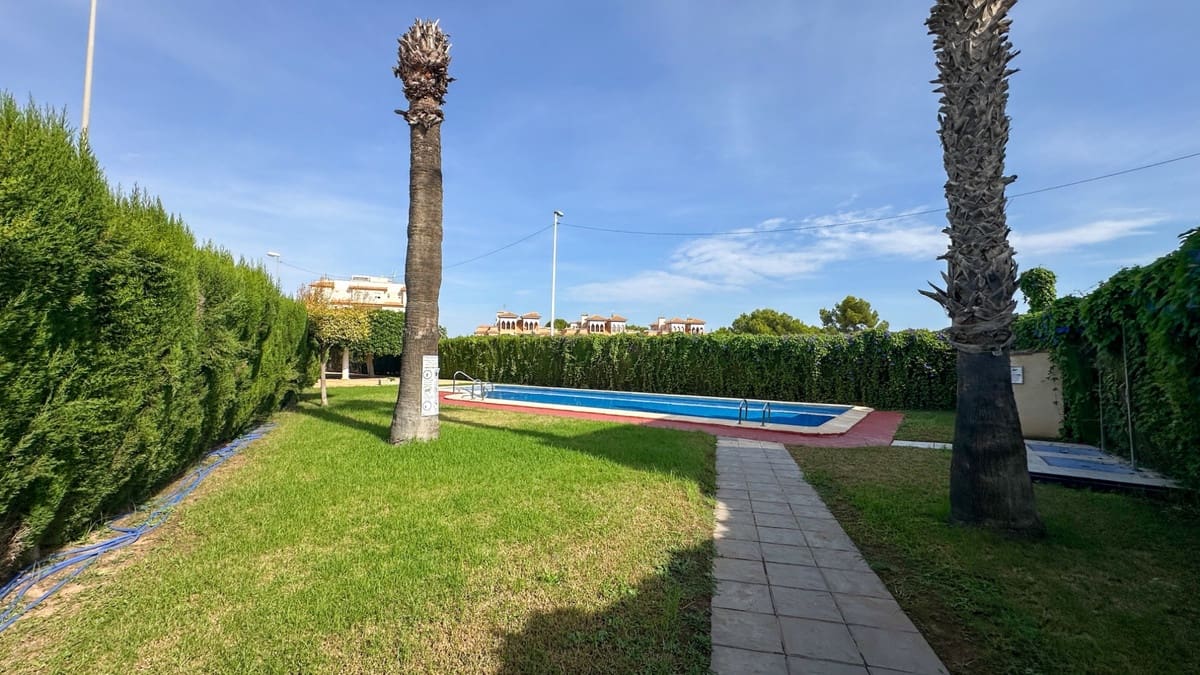 2 soveværelse Byhus til salg i Playa Flamenca med swimmingpool garage - € 180.000 (Ref: 10168106)