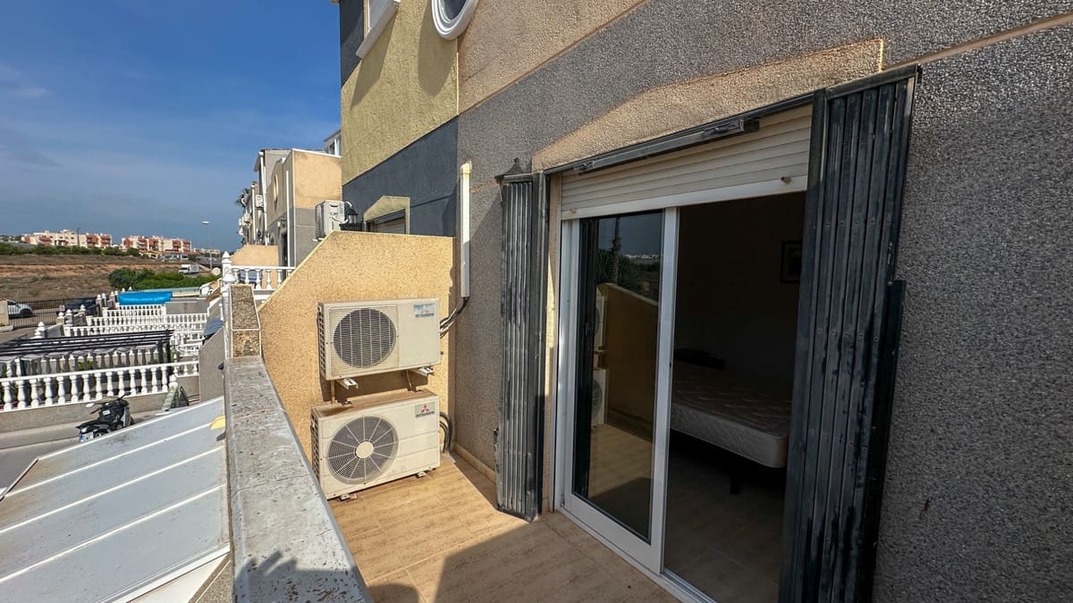 2 soveværelse Byhus til salg i Playa Flamenca med swimmingpool garage - € 180.000 (Ref: 10168106)