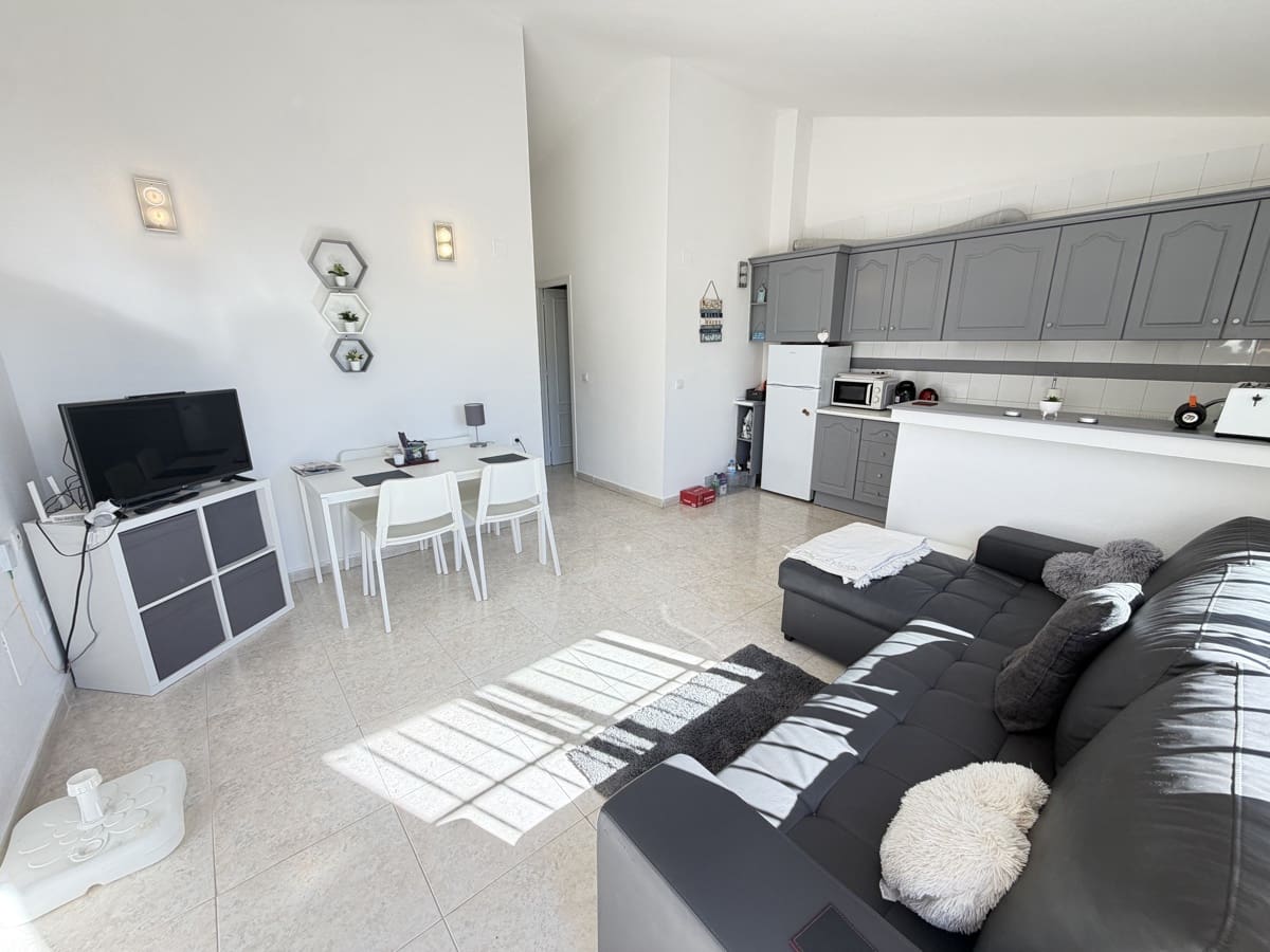 2 chambre Penthouse à vendre à Villamartin avec piscine - 134 995 € (Ref: 10174857)