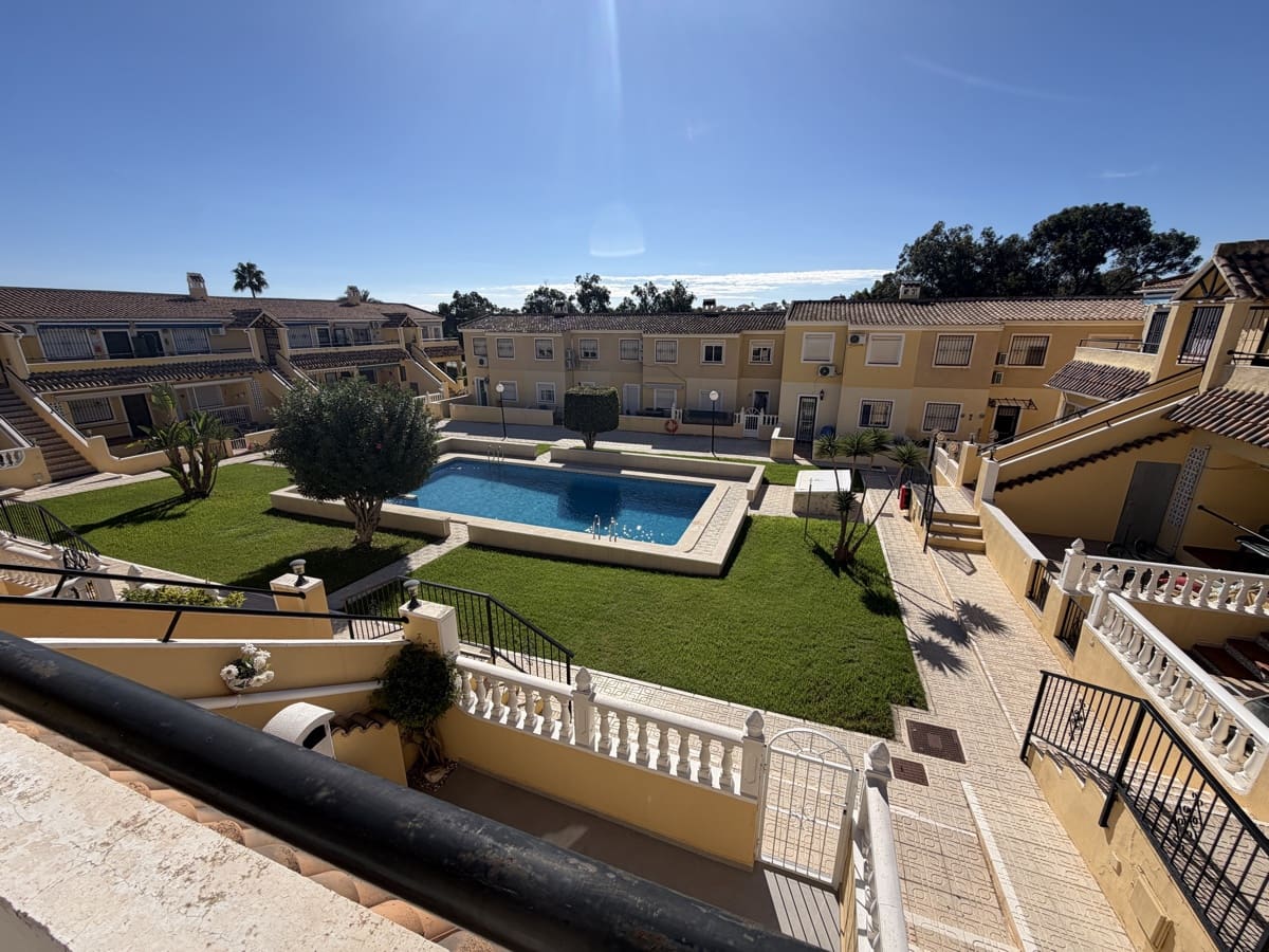 2 chambre Penthouse à vendre à Villamartin avec piscine - 134 995 € (Ref: 10174857)