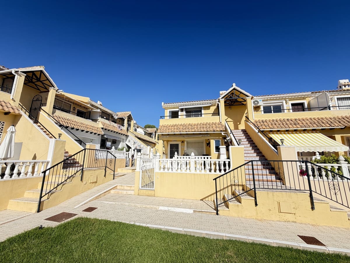 2 chambre Penthouse à vendre à Villamartin avec piscine - 134 995 € (Ref: 10174857)
