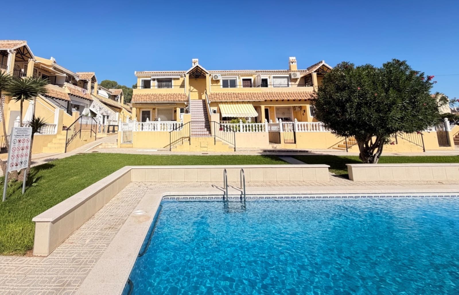 2 chambre Penthouse à vendre à Villamartin avec piscine - 134 995 € (Ref: 10174857)