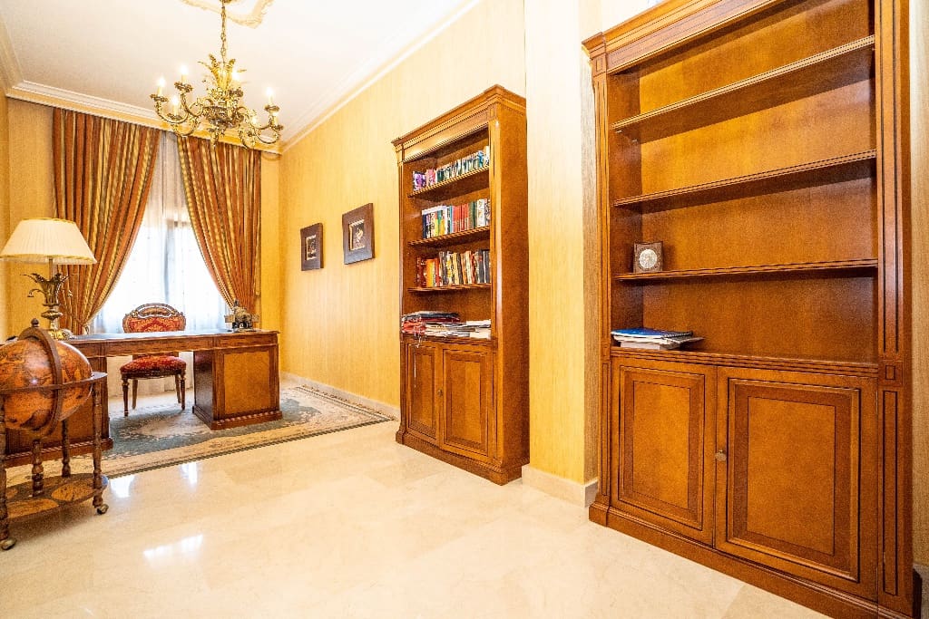 7 bedroom Villa for sale in Campoamor with pool garage - € 1,500,000 (Ref: 7924365)