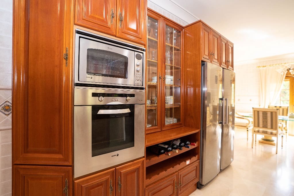 7 bedroom Villa for sale in Campoamor with pool garage - € 1,500,000 (Ref: 7924365)