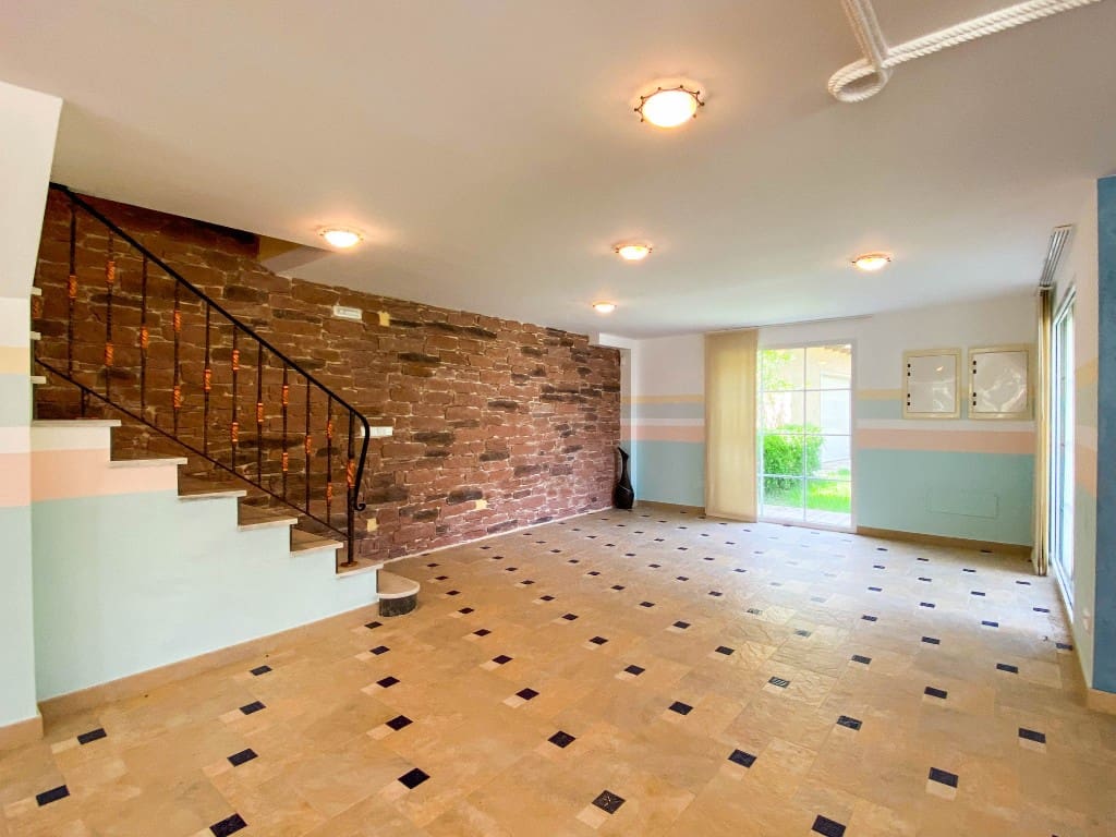 7 bedroom Villa for sale in Villamartin with pool garage - € 1,120,000 (Ref: 7924443)