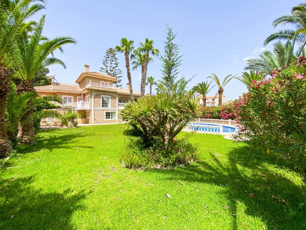7 bedroom Villa for sale in Villamartin with pool garage - € 1,120,000 (Ref: 7924443)