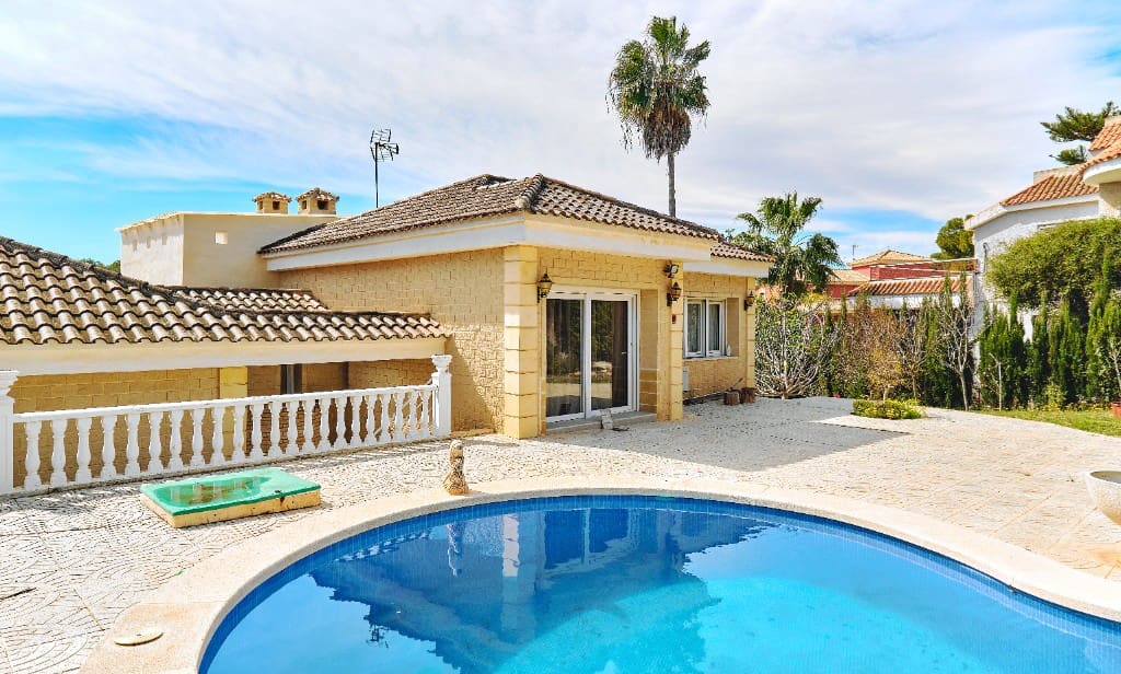 4 soveværelse Villa til salg i Cabo Roig med swimmingpool garage - € 990.000 (Ref: 7979807)