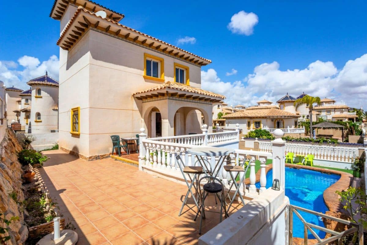 4 soveværelse Villa til salg i La Zenia med swimmingpool garage - € 385.000 (Ref: 8669485)