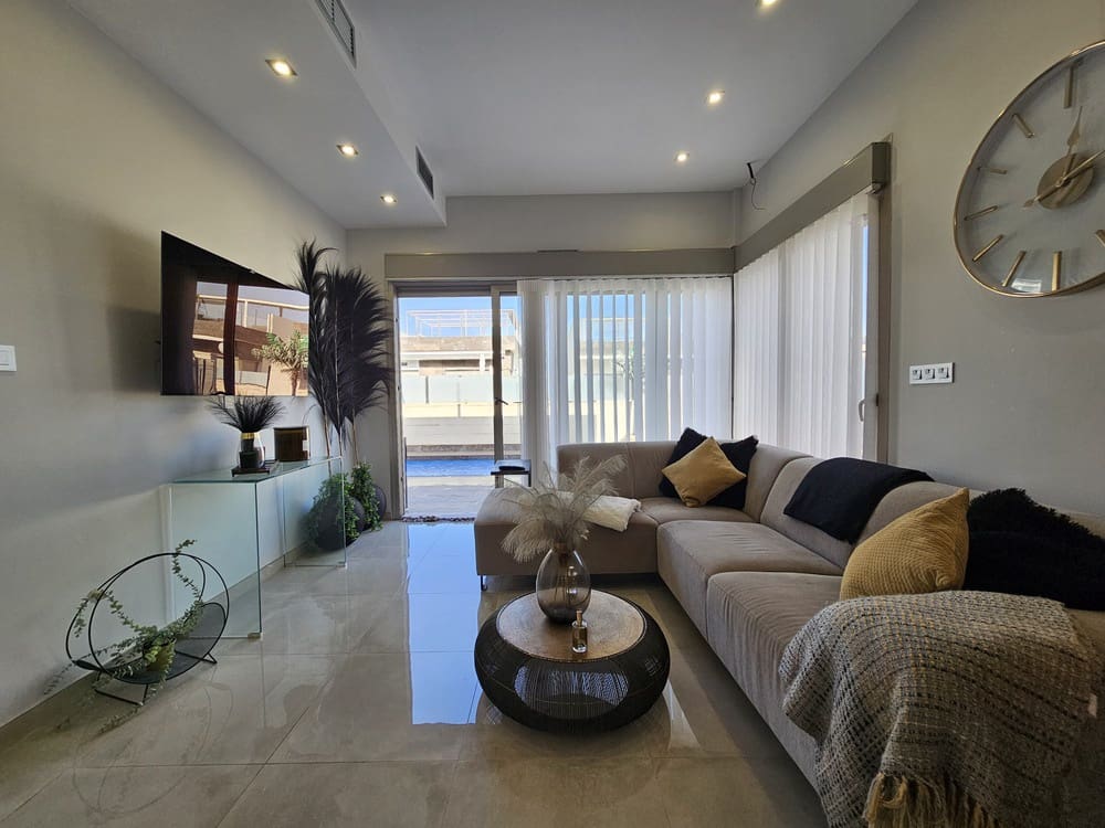 3 bedroom Villa for sale in Villamartin with pool garage - € 379,000 (Ref: 8736989)