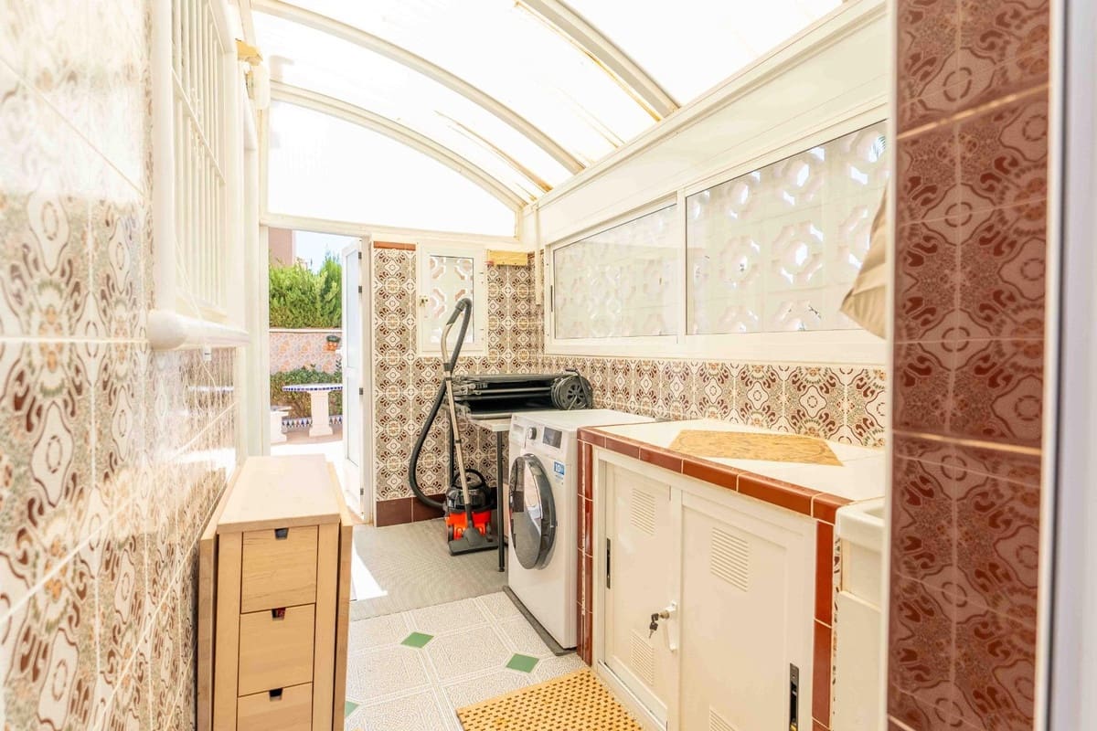 3 soveværelse Villa til salg i Orihuela Costa med swimmingpool - € 360.000 (Ref: 8832109)