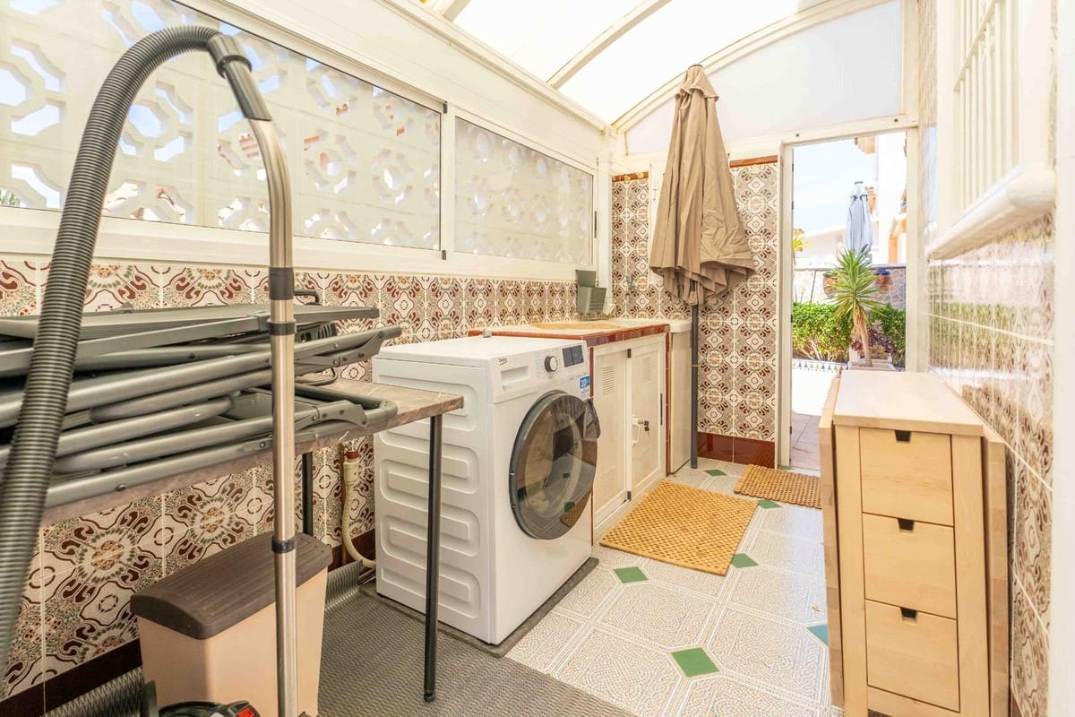 3 bedroom Villa for sale in Orihuela Costa with pool - € 360,000 (Ref: 8832109)