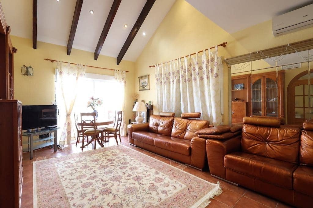 4 quarto Moradia para venda em Playa Flamenca com piscina garagem - 565 000 € (Ref: 8879289)