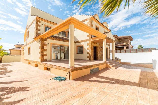 6 makuuhuone Huvila myytävänä paikassa Aguas Nuevas, Torrevieja mukana uima-altaan 
autotalli - 750 000 € (Ref: 8939960)