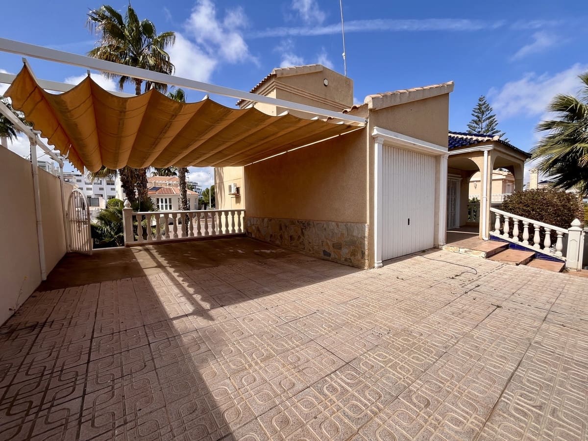 5 soverom Villa til salgs i La Zenia med svømmebasseng garasje - € 600 000 (Ref: 8941071)