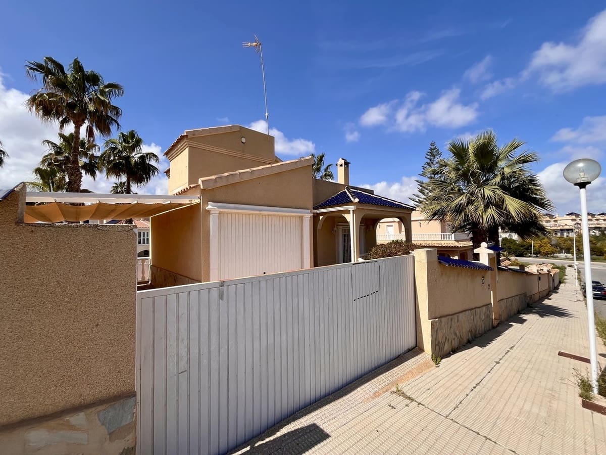 5 bedroom Villa for sale in La Zenia with pool garage - € 600,000 (Ref: 8941071)