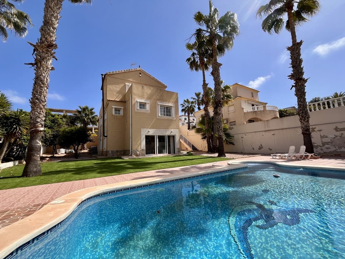 5 bedroom Villa for sale in La Zenia with pool garage - € 600,000 (Ref: 8941071)