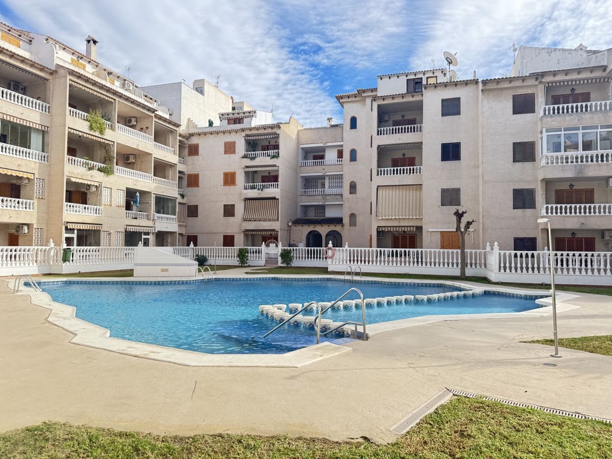 2 sovrum Lägenhet till salu i Torrevieja med pool - 295 000 € (Ref: 8947684)