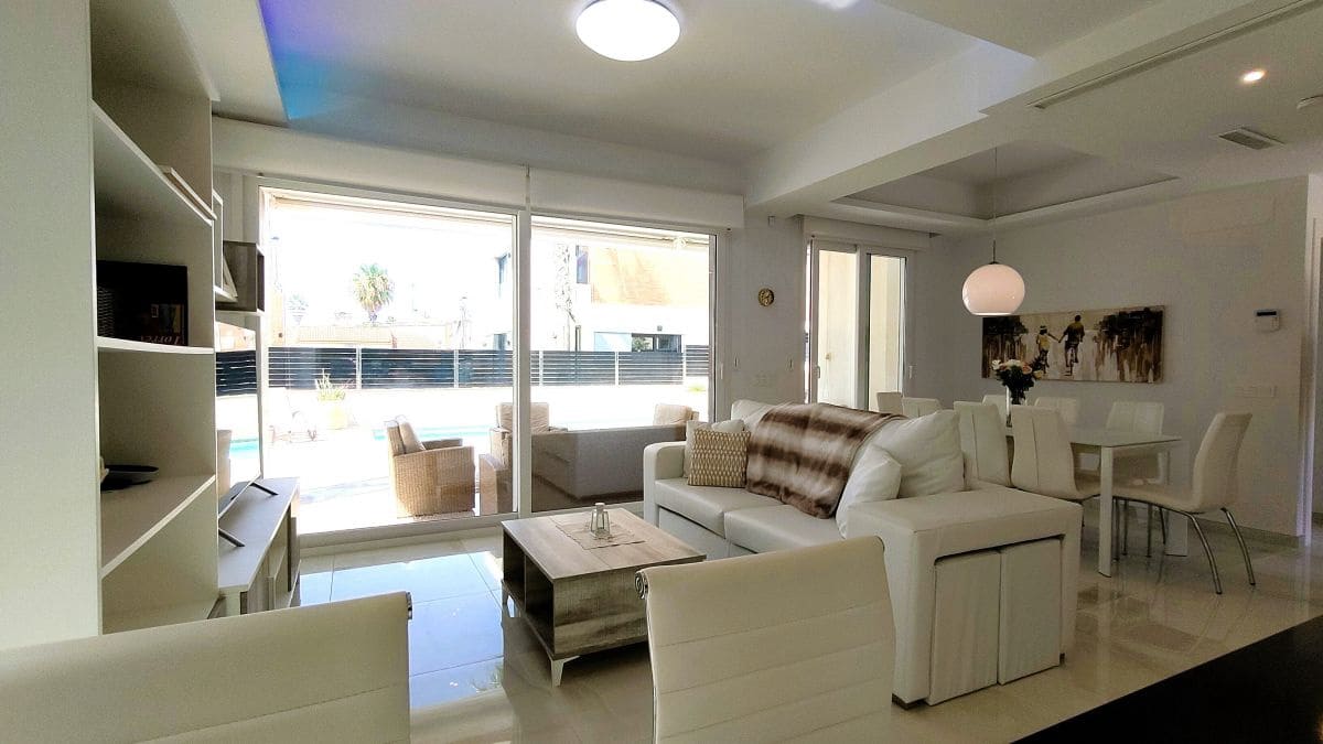 3 soveværelse Villa til salg i La Mata med swimmingpool - € 695.000 (Ref: 8952394)