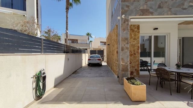 3 quarto Moradia para venda em Los Europeos, Torrevieja com piscina - 695 000 € (Ref: 8952394)