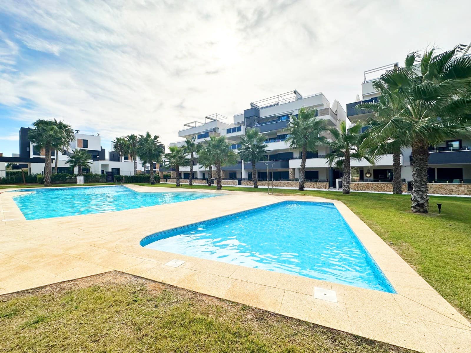 2 soveværelse Lejlighed til salg i Los Altos med swimmingpool garage - € 315.000 (Ref: 8953953)