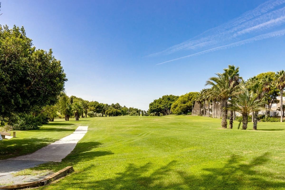 2 soveværelse Penthouse til salg i Villamartin med swimmingpool garage - € 279.000 (Ref: 8959928)