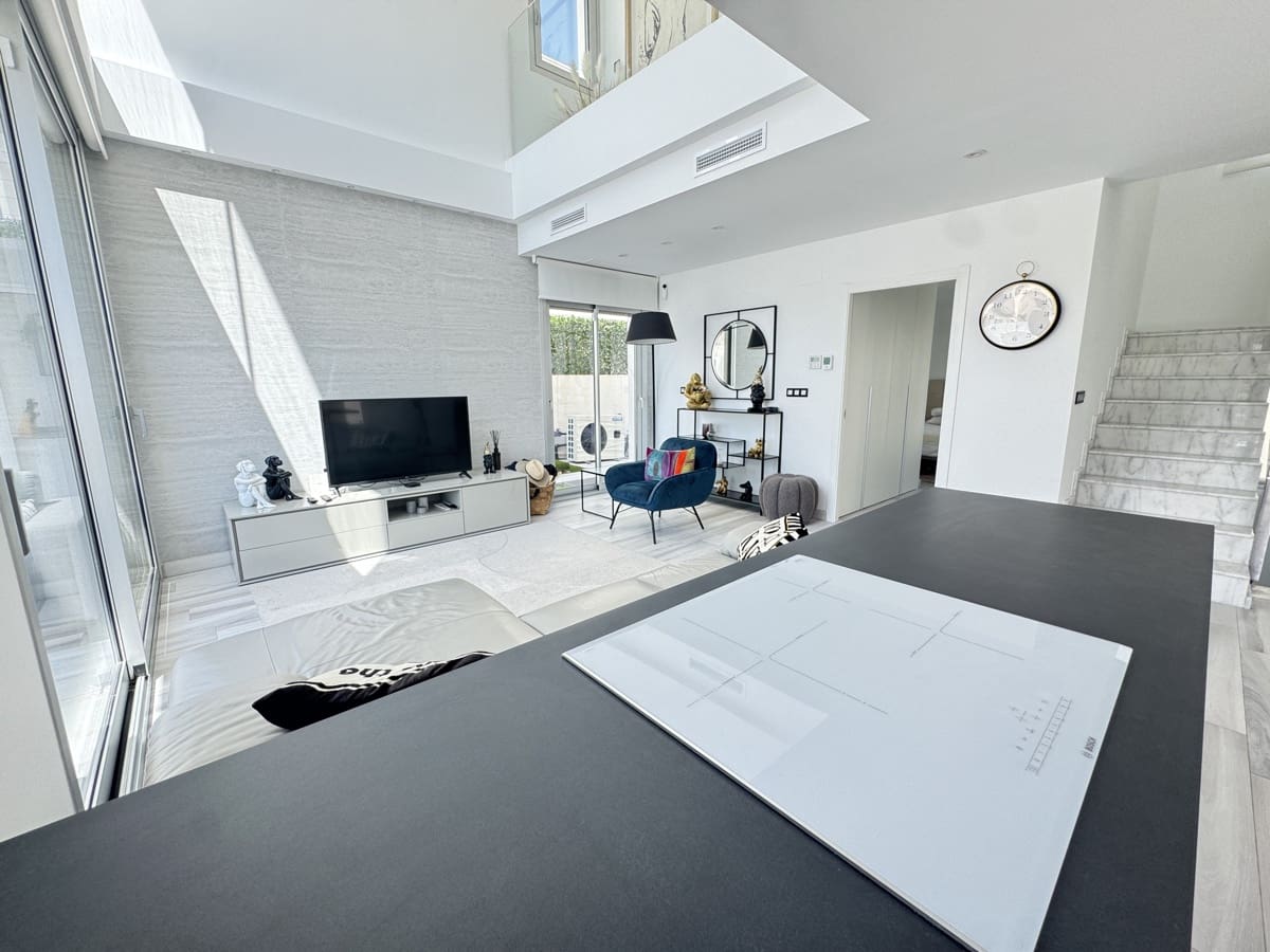 4 slaapkamer Villa te koop in Orihuela Costa met zwembad garage - € 635.000 (Ref: 8962627)