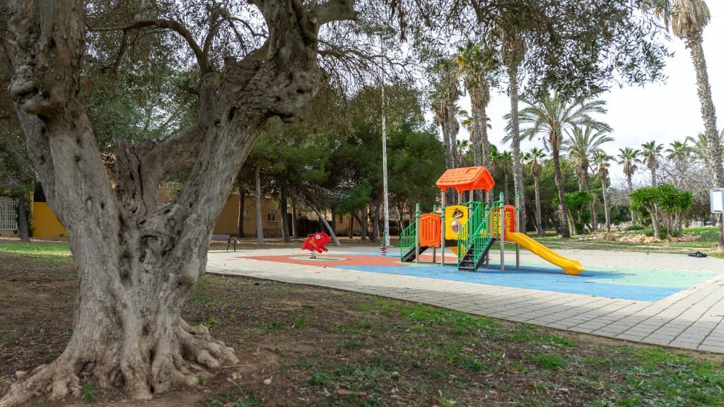 2 makuuhuone Huvila myytävänä paikassa Los Altos mukana uima-altaan 
autotalli - 290 000 € (Ref: 8964089)