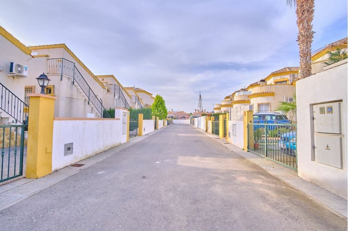 3 soveværelse Villa til salg i Los Montesinos med swimmingpool garage - € 260.000 (Ref: 8967727)