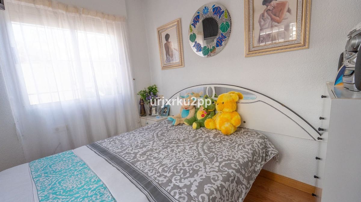 3 soveværelse Byhus til salg i Torrevieja med swimmingpool garage - € 168.000 (Ref: 8980401)