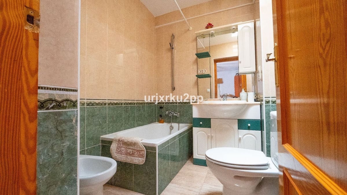 3 soveværelse Byhus til salg i Torrevieja med swimmingpool garage - € 168.000 (Ref: 8980401)