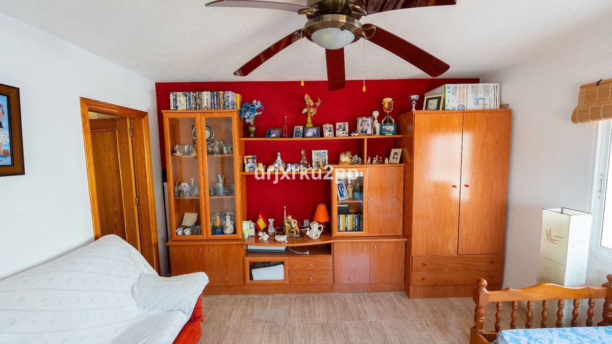 3 soveværelse Byhus til salg i Torrevieja med swimmingpool garage - € 168.000 (Ref: 8980401)