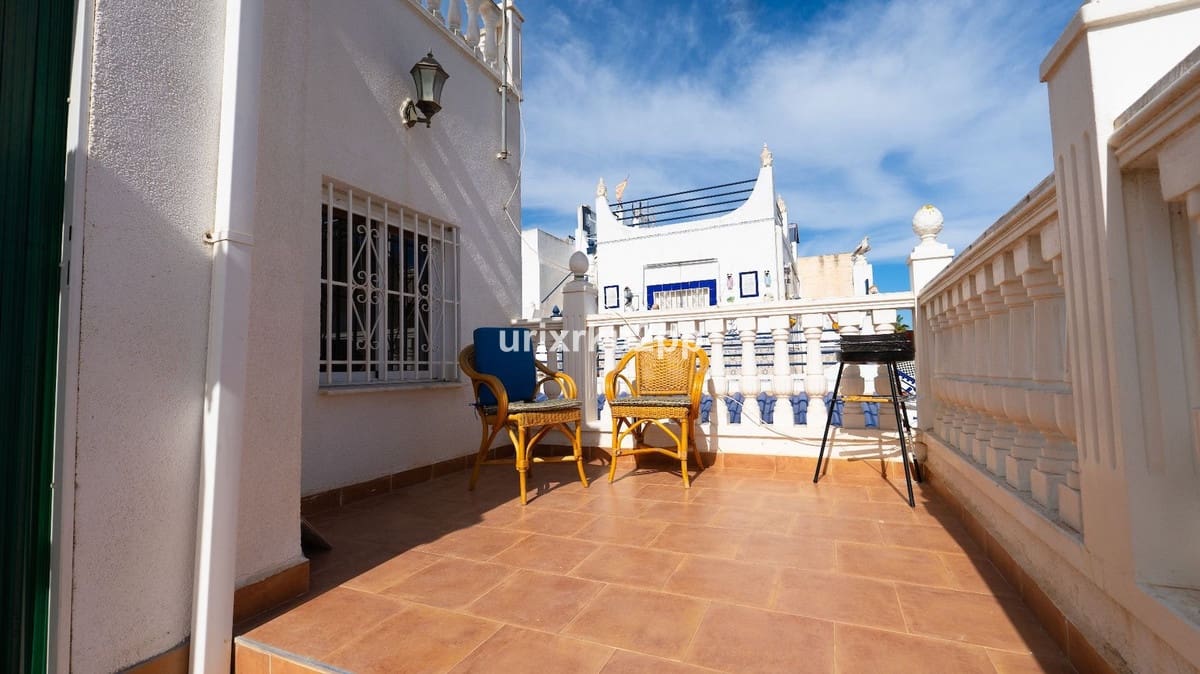 3 soveværelse Byhus til salg i Torrevieja med swimmingpool garage - € 168.000 (Ref: 8980401)