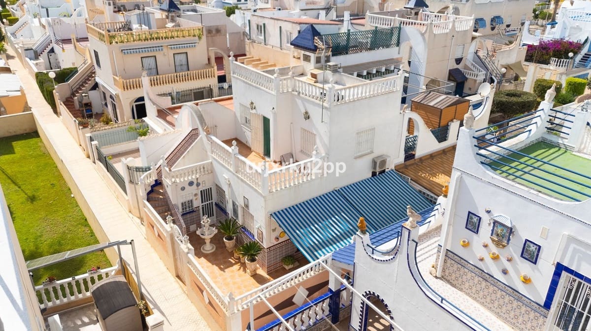 3 soveværelse Byhus til salg i Torrevieja med swimmingpool garage - € 168.000 (Ref: 8980401)