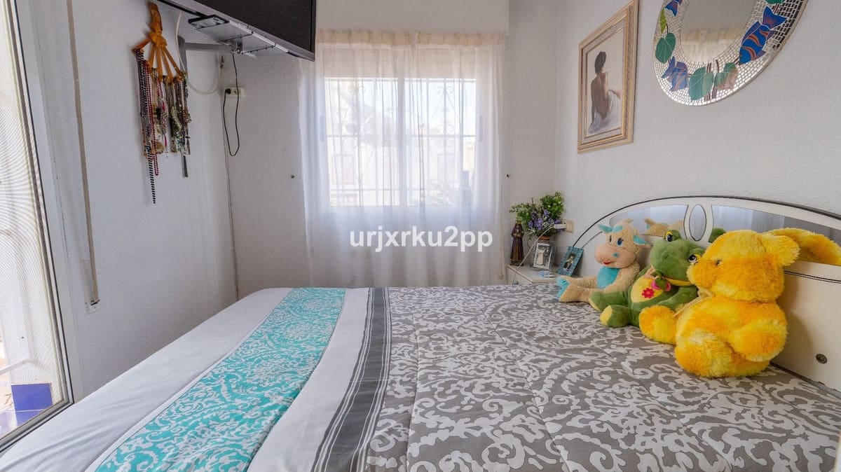 3 soveværelse Byhus til salg i Torrevieja med swimmingpool garage - € 168.000 (Ref: 8980401)