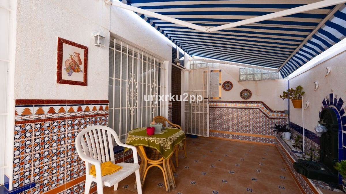 3 soveværelse Byhus til salg i Torrevieja med swimmingpool garage - € 168.000 (Ref: 8980401)