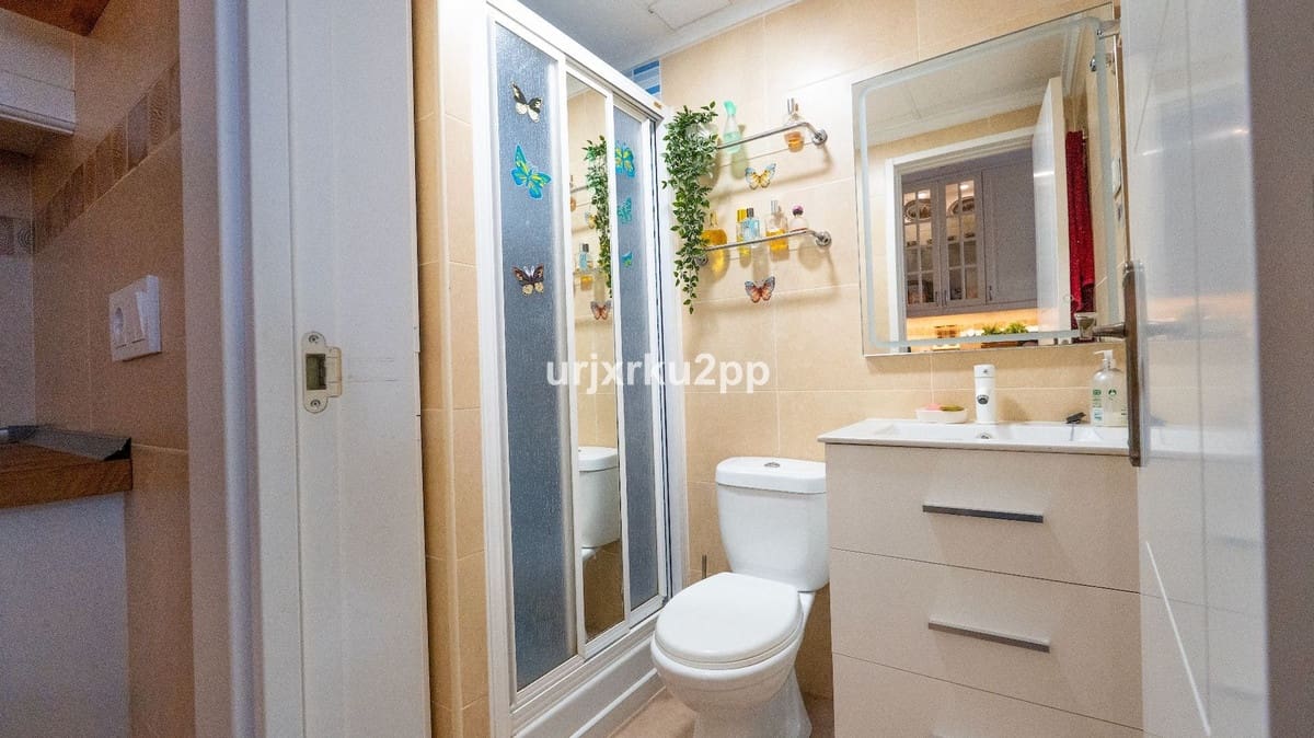 3 soveværelse Byhus til salg i Torrevieja med swimmingpool garage - € 168.000 (Ref: 8980401)