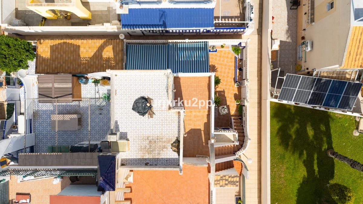 3 soveværelse Byhus til salg i Torrevieja med swimmingpool garage - € 168.000 (Ref: 8980401)