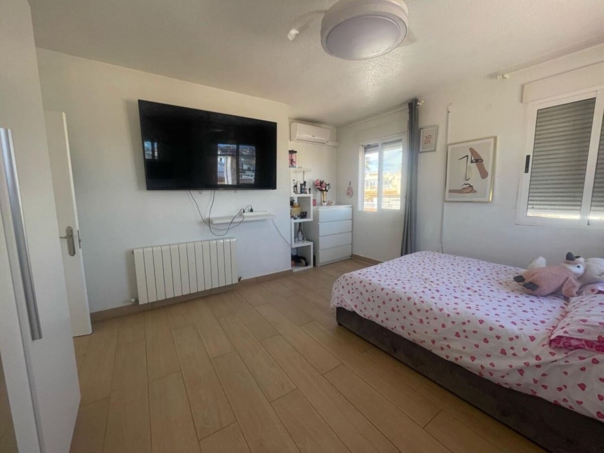 5 quarto Moradia para venda em Playa Flamenca com piscina - 379 000 € (Ref: 8980439)