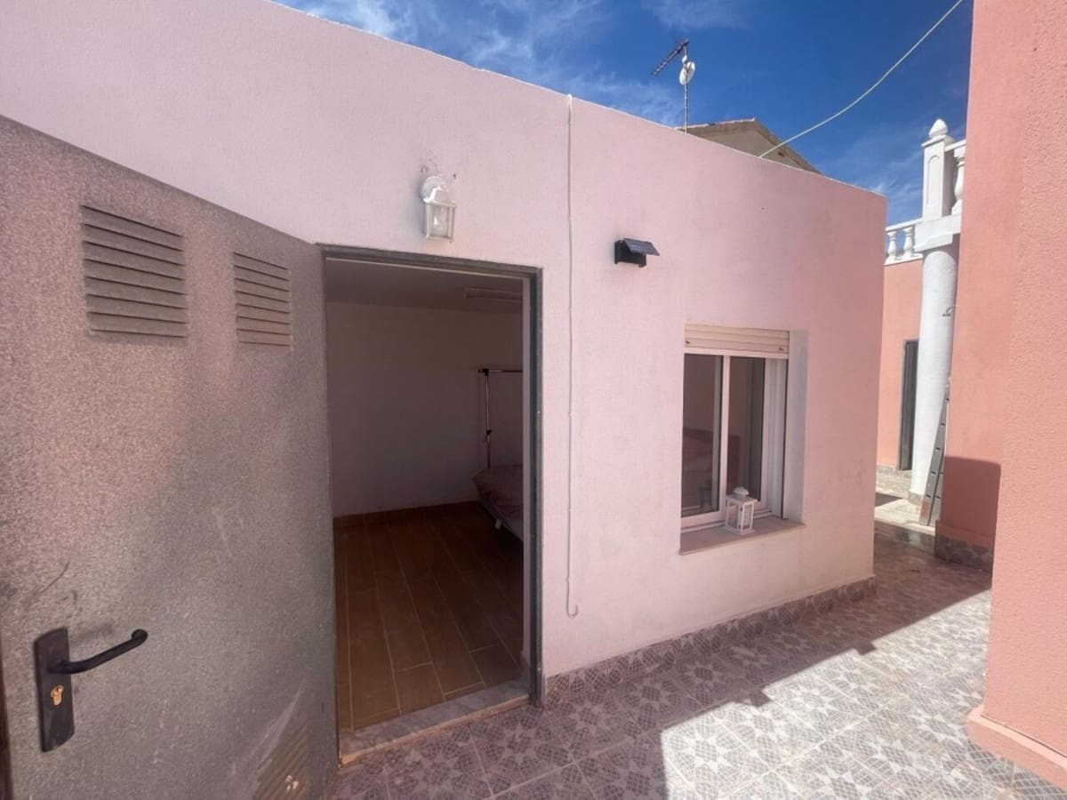 5 quarto Moradia para venda em Playa Flamenca com piscina - 379 000 € (Ref: 8980439)