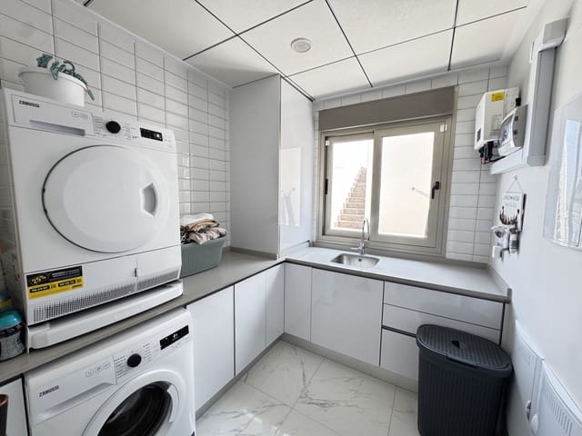 4 bedroom Villa for sale in Villamartin, Orihuela with pool - € 450,000 (Ref: 9039952)