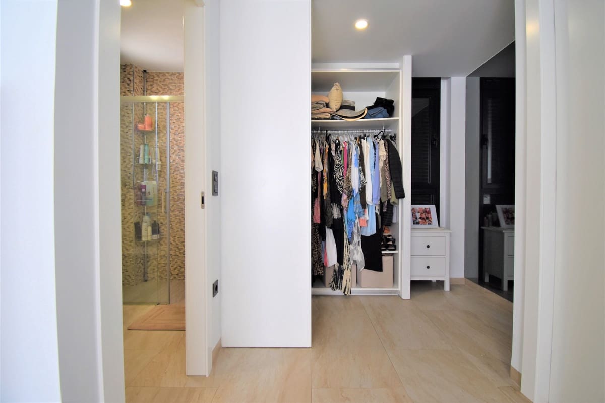 3 soveværelse Villa til salg i Villamartin med swimmingpool - € 475.000 (Ref: 9068488)